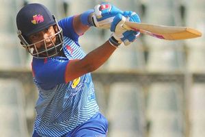 17 ఫోర్లు, 7 సిక్స్‌లతో శతక్కొట్టిన పృథ్వీషా.. పడిక్కల్ సైతం సెంచరీ దిశగా..!