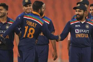 కోహ్లీ మైదానం వీడటం కలిసొచ్చిందా? చివర్లో రోహిత్ శర్మ కెప్టెన్సీతోనే విజయం దక్కిందా?