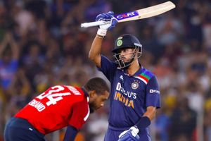 ఆరో భారత ఆటగాడిగా శ్రేయస్‌ అయ్యర్‌ అరుదైన ఘనత!!