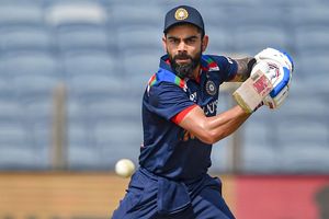 IND vs ENG: కీలక మ్యాచ్ ముందు కోహ్లీకి కోడింగ్ మెసేజ్.. ఆ ముగ్గుర్ని తీసుకోవాలని అడ్వైజ్!