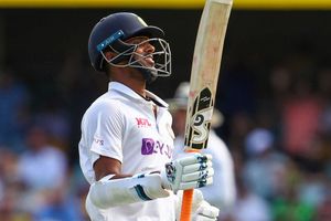 నా కొడుకు సెంచరీకి ఒక్కరు అండగా నిలబడలేదు.. గెలుపు మంగిట ఉంటే ఇలానే ఔటయ్యేవారా?