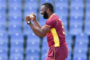 వారెవ్వా పొలార్డ్ వాటే బౌలింగ్.. చూస్తే వావ్ అనాల్సిందే (వీడియో)