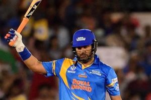 సచిన్ మెరుపు హాఫ్ సెంచరీ.. ఒకే ఓవర్‌లో 4 సిక్సర్లతో చెలరేగిన యువీ! (వీడియో)