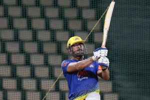 మార్కెట్లోకి ధోనీ హెలికాప్టర్‌ చాక్లెట్లు!