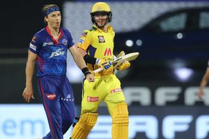 CSK vs DC: ఒకే ఓవర్లో 23 పరుగులు.. అన్నను ఉతికారేసిన తమ్ముడు!!