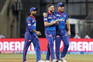 Delhi Capitals ఫ్యాన్స్‌కు గుడ్ న్యూస్..హైదరాబాద్‌తో మ్యాచ్‌కు ఆ స్టార్ ఆల్‌రౌండర్ రెడీ!