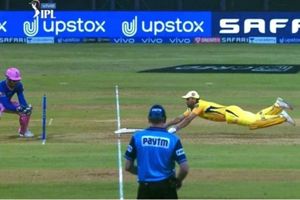 నీ ఫిట్‌నెస్‌కు..నీ ఎనర్జీకి..నీ కమిట్‌మెంట్‌కు.. టేక్ ఎ బోవ్: ధోనీ ఫ్యాన్స్ ఫిదా