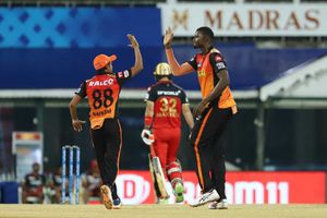 SRH vs RCB: హాఫ్ సెంచరీతో మెరిసిన మ్యాక్స్‌వెల్.. సన్‌రైజర్స్ ముందు టఫ్ టార్గెట్!