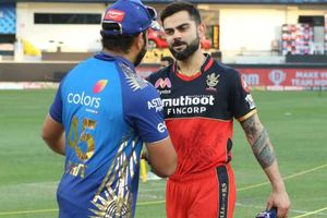 MI vs RCB: టాస్ గెలిచి బౌలింగ్ ఎంచుకున్న కోహ్లీ.. ముగ్గురు ప్లేయ‌ర్స్ అరంగేట్రం! ఓపెనర్‌గా రజత్!