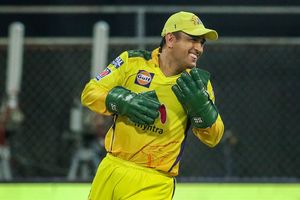 KKR vs CSK: సరికొత్త రికార్డు సృష్టించిన ఎంఎస్ ధోనీ.. ఐపీఎల్‌లో ఇదే తొలిసారి!!