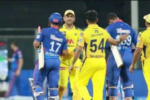 ఓటమి బాధలో ఉన్న చెన్నై సూపర్ కింగ్స్‌కు గట్టి షాక్.. కెప్టెన్ ధోనీకి భారీ జరిమానా!