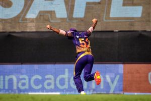 RCB vs KKR: రాహుల్ త్రిపాఠి స్టన్నింగ్ క్యాచ్.. బిత్తరపోయిన కోహ్లీ!(వీడియో)