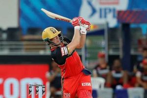 MI vs RCB: డివిలియ‌ర్స్‌ మెరుపులు.. ఉత్కంఠ పోరులో బెంగళూరు విజయం! ఆన‌వాయితీని కొన‌సాగించిన ముంబై!