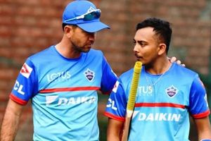 ఆన్ ది ఫీల్డ్ బాస్.. ఆఫ్ ది ఫీల్డ్ ఫ్రెండ్.. ‘చక్‌దే ఇండియా’లోని షారూఖ్‌లానే.. పాంటింగ్‌పై పృథ్వీషా ప్రశంసలు!