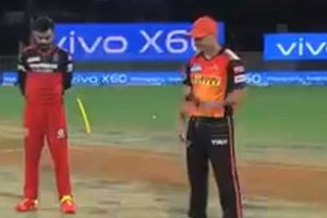 SRH vs RCB: కేన్ మామకు దక్కని చోటు.. హైదరాబాద్‌ జట్టులో రెండు మార్పులు.. ఆర్‌సీబీదే బ్యాటింగ్!