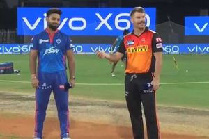 SRH vs DC: టాస్ గెలిచి బ్యాటింగ్ ఎంచుకున్న ఢిల్లీ.. అక్షర్ ఇన్! భువీ ఔట్!