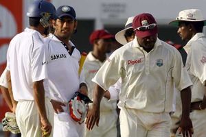 MS Dhoni vs Lara Fight: మహీ హ్యాట్రిక్ సిక్సర్లతో విసిగిపోయిన విండీస్ దిగ్గజం! (వీడియో)