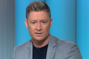 ఆ దిగ్గజ స్పిన్నర్ మైదానంలోకి వచ్చే ముందు సిగరెట్ కాల్చేవాడు: మైకేల్ క్లార్క్