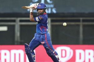 యే దిల్‌ మాంగే 'మూవర్‌' అంటున్న పంత్.. ఢిల్లీ కెప్టెన్ ఏంచేస్తున్నాడో చూడండి (వీడియో)!