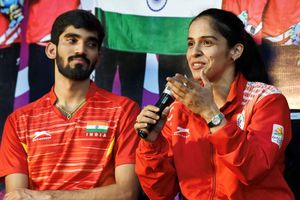 సైనా, శ్రీకాంత్ ఒలింపిక్ ఆశలపై నీళ్లు!