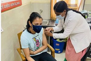 COVID-19 vaccine: 'కరోనాపై జరుగుతున్న యుద్ధంలో.. విజయం సాధించడానికి ఏకైక మార్గం అదెక్కటే'