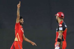 IPL 2021: క్రీడా స్ఫూర్తి అంటే ఇదే.. త‌న‌ను ఔట్ చేసిన హ‌ర్‌ప్రీత్‌ భుజం తట్టిన కోహ్లీ! నెటిజన్లు ఫిదా! (వీడియో