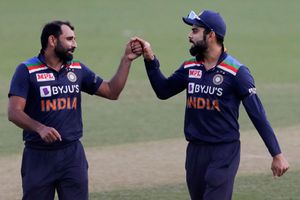 'విరాట్ కోహ్లీ మాతో కలిసి జోకులు వేస్తాడు.. చెడ్డి దోస్త్ లాగే ఉంటాడు'