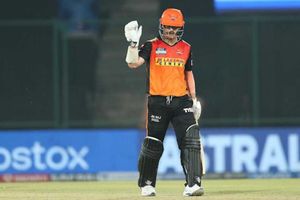 ఐపీఎల్ 2022 వేలం.. అప్పుడే డేవిడ్ వార్నర్‌పై కన్నేసిన మూడు జట్లు!!