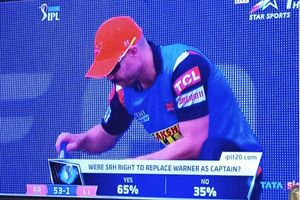 వాటర్ భాయ్‌గా డేవిడ్ వార్నర్.. తట్టుకోలేకపోతున్న ఫ్యాన్స్!