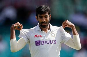 WTC Final: అయ్యో బుమ్రా.. ఏది వేసుకోవాలో కూడా తెలియదా?