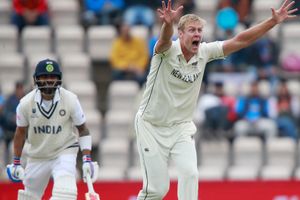 అమ్మో.. అది మామూలు టెన్షన్ కాదు! తట్టుకోలేక బాత్‌రూమ్‌లోకి వెళ్లా: స్టార్ పేసర్