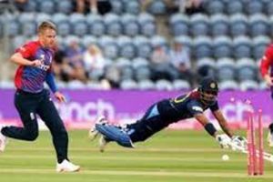 Sam Curran: క్రికెట్‌లో ఫుట్‌బాల్ స్కిల్స్.. కాలితో స్టన్నింగ్ రనౌట్.. చూస్తే వావ్ అనాల్సిందే! (వీడియో)