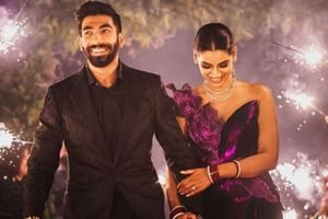 Jasprit Bumrah పెళ్లాంతో ఫొటోలు షేర్ చేసేందుకు సిగ్గుండాలి.. కొన్ని రోజులు గమ్మున గదిలో పండుకో!