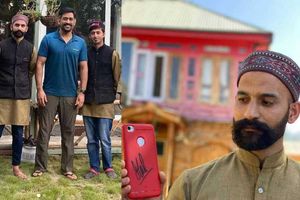 2008లో పోలీసులతో దెబ్బలు.. 2021లో పక్కా ప్లాన్! 13 ఏళ్ల నిరీక్షణ తర్వాత ఎంఎస్ ధోనీ కలిసిన అభిమాని!