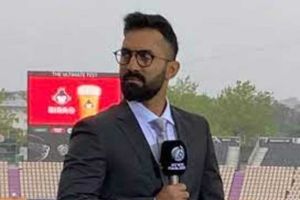 మహిళలపై అనుచిత వ్యాఖ్యలు.. దినేశ్ కార్తీక్ కామెంట్రీపై దుమారం!