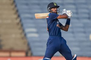 Hardik Pandya జట్టుకు పనికారాడు.. మరో ఆల్‌రౌండర్‌ను చూసుకోవాల్సిందే! నెటిజన్ల ఫైర్!