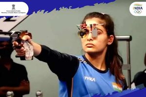 భారత షూటర్ మను భాకర్ రైఫిల్‌లో సాంకేతిక లోపం..అవుట్: రేసులో లేని యశశ్విని