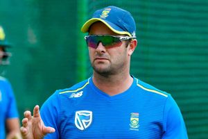 IPL 2021తో యూఏఈ పిచ్‌లు దెబ్బతింటాయ్‌.. స్పిన్నర్లదే రాజ్యం: మార్క్ బౌచర్