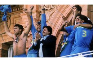 ఆండ్రు ఫ్లింటాఫ్‌ చేసినదానికి.. చొక్కా విప్పి బదులు తీర్చుకున్న సౌరవ్ గంగూలీ!!