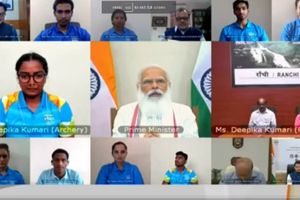 Tokyo Olympics 2021: భారత అథ్లెట్లతో ప్రధాని భేటీ.. అత్యుత్తమ ప్రదర్శన ఇవ్వాలని పిలుపు!!