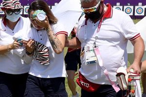 Tokyo Olympics 2021: ఆ మాత్రం ఎండదెబ్బకే కళ్లు తిరిగితే ఎట్టా: సొమ్మసిల్లిన రష్యన్