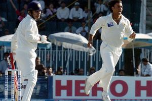 అరే అక్తర్ బౌలింగ్ చేస్తున్నావా? అడుక్కుంటున్నావా? షోయబ్ స్లెడ్జింగ్‌కు సెహ్వాగ్ కౌంటర్!