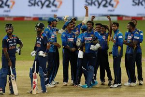 India vs Sri Lanka: వైరల్ వీడియో.. టీమిండియా మ్యాచును ఎంజాయ్ చేసిన టీమిండియా!!