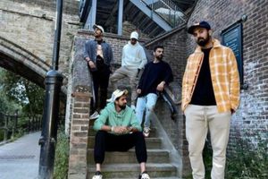 ఓయ్ కోహ్లీ ఇంత బాధ్యతారాహిత్యమా? బబుల్‌లో ఉంటేనే కరోనా వస్తుంది! మీరేమో చెట్టాపట్టాలేసుకొని...