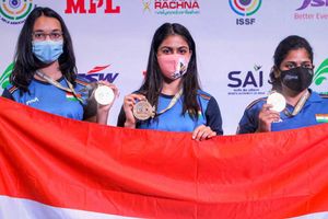 Tokyo Olympics 2021: ఎవరి పతకం వారే వేసుకోవాలి!