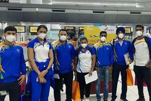 Tokyo Olympics 2021: చలో టోక్యో! ఫ్లైట్ ఎక్కిన భారత్ ఫస్ట్ బ్యాచ్!