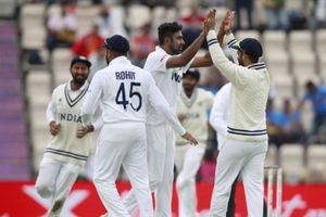 టీమిండియాలో కరోనా కలకలం.. ఇద్దరు స్టార్ ప్లేయర్లకు పాజిటీవ్!