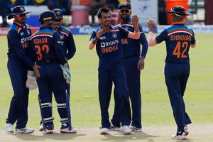 IND vs SL 2nd ODI:యజ్వేంద్ర చహల్‌ను ఊరిస్తున్న అరుదైన రికార్డు.. కుల్దీప్‌ యాదవ్ మరొక వికెట్‌ తీస్తే!