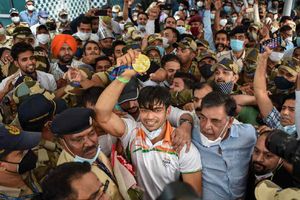 Neeraj Chopra: భారత ఒలింపిక్స్ బృందానికి ఘన స్వాగతం.. సంతోషంగా ఉందన్న గోల్డెన్ హీరో!