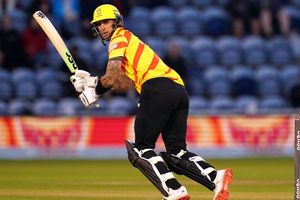 తాకరాని చోట తాకిన బంతి.. నొప్పితో గిల గిల కొట్టుకున్న SRH మాజీ బ్యాట్స్‌మన్ (వీడియో)